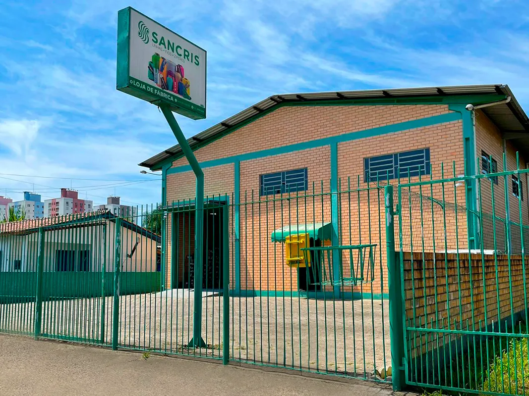 Loja de fábrica SANCRIS em Criciúma, Santa Catarina. Loja de linhas, fios e zíperes com alto padrão de qualidade, entrega rápida e pronto atendimento.